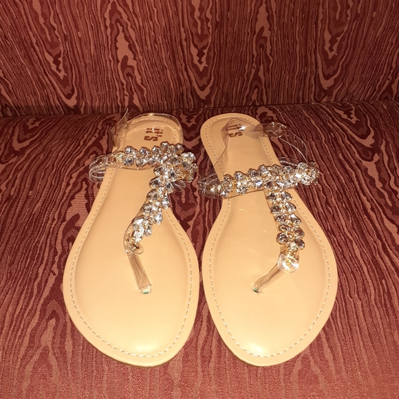 NEW IT'S SANDALS CLEAR WITH RHINESTONES AND THONG FITTING SIZE 9 - Picture 2 of 9